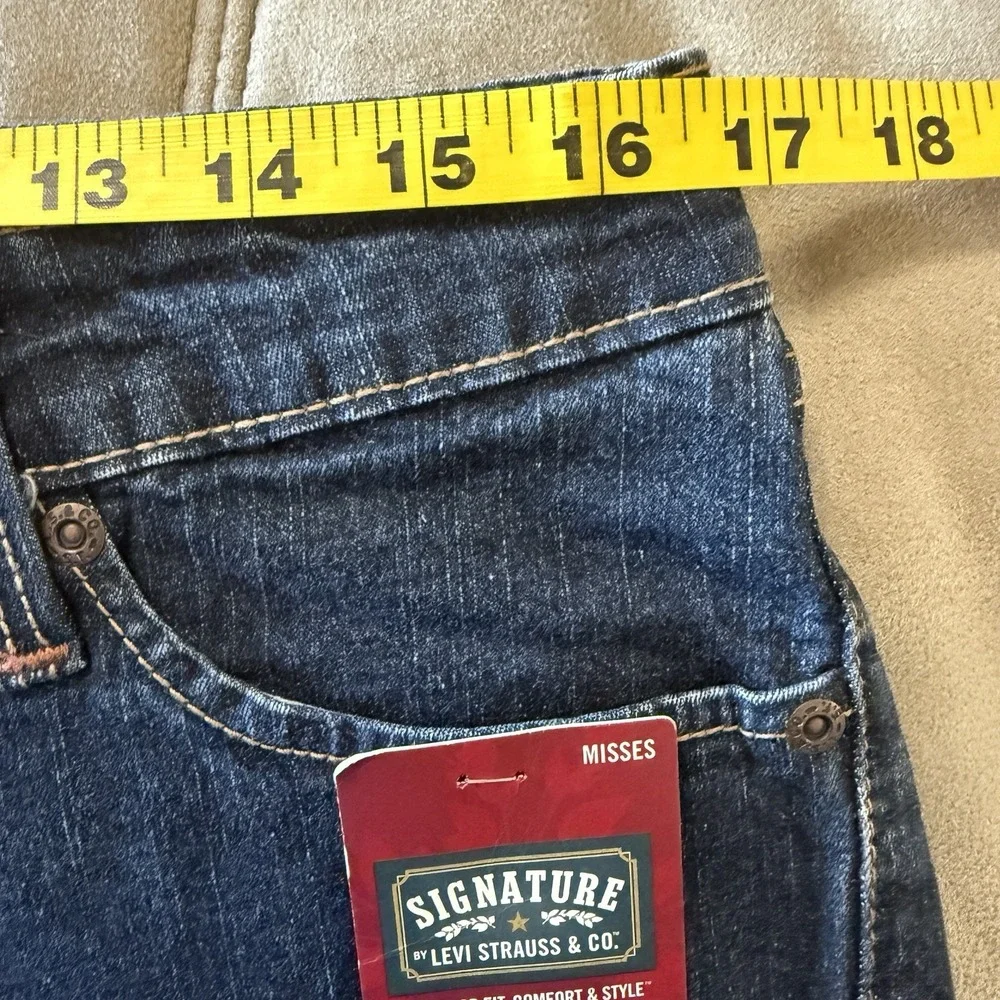 Signature Levis‎ Jeans Womens 14 34x30.5 Totally Slimming Waist Bootcut New Tags